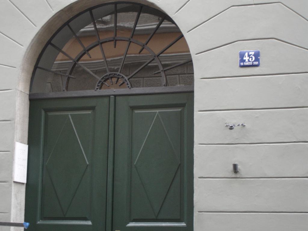 B&B Crispi Trieste Eksteriør bilde